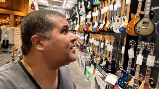 Ralph Conde Vin Achté yon nouvo Guita nan Guitar Center