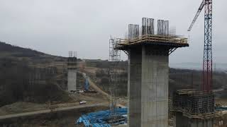 VIDEO Cea mai spectaculoasă lucrare de la autostrada Sibiu - Boița. Imagini cu viaductul peste Valea Tălmăcuța 1 video