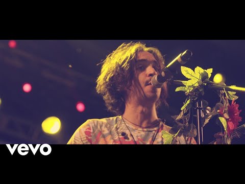 Okills, Mon Laferte - Funcional