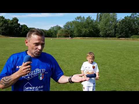 Club Italia feiert Meisterschaft 2017 nach dem Spiel gegen FK Srbija 3:1