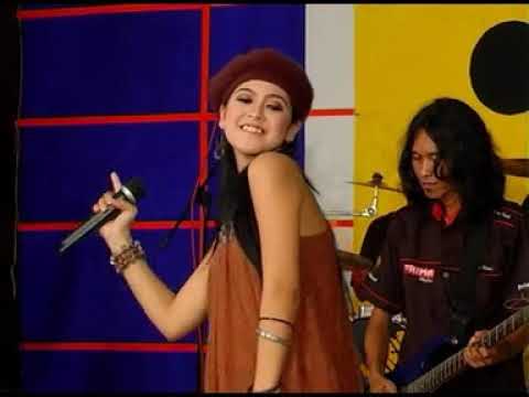 Di Puncak Hijau - Utami Dewi Fortuna | Prima Music Senterewe