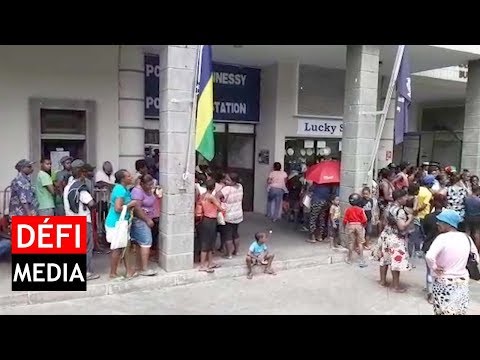 Les habitants de Tranquebar manifestent devant le poste de police de Pope Henessy