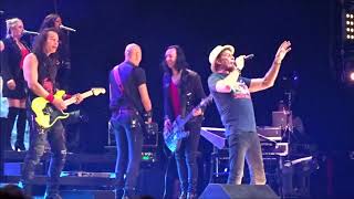 David Hasselhoff Do the Limbo Dance with audience on stage!