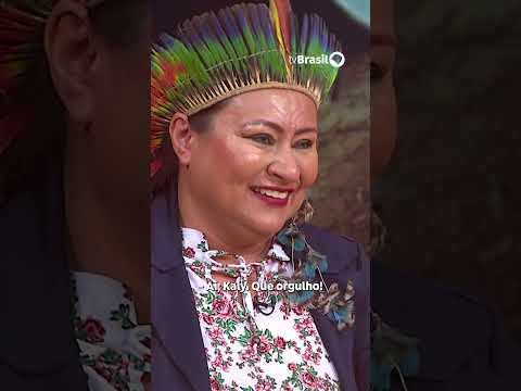 A chef Kalymaracaya Nogueira destaca a importância da internet na divulgação da cultura indígena