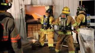 preview picture of video '2-alarm fire strikes business on farm in West Earl [raw video]'