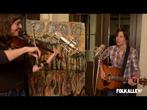 Folk Alley Sessions at 30A: Ashleigh Flynn - "Barrow"