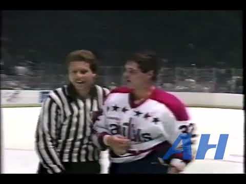 NHL Oct. 29, 1985 Lou Franceschetti,WSH v Rik Wilson,STL Washington Capitals St. Louis Blues