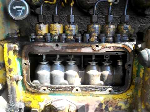 9U D6 caterpillar firing up after many years abandoned in a field
