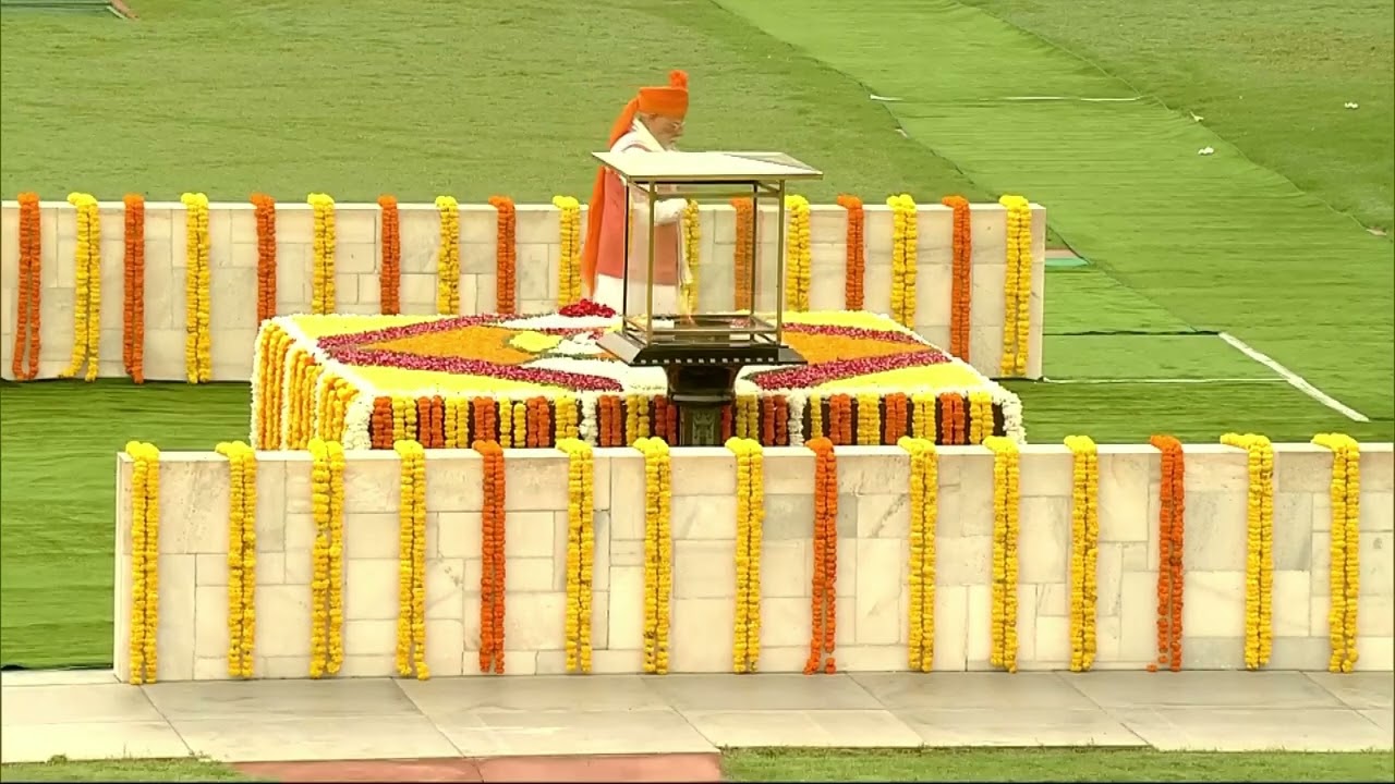 79TH INDEPENDENCE DAY | രാജ്ഘട്ടിലെത്തി മഹാത്മാഗാന്ധിക്ക് ശ്രദ്ധ