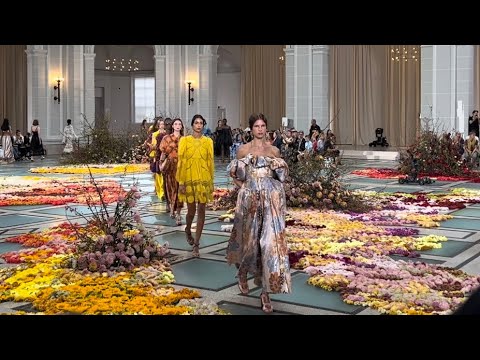 Ulla Johnson — Spring-Summer 2023 Ready-To-Wear Collection Fashion Show