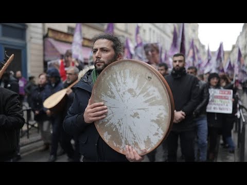 Париж: курды прошли маршем в память об убитых и раненых