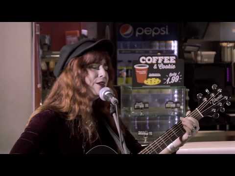 KFC Southern Legends Tour: Kim Logan & the Nashville Hot burger