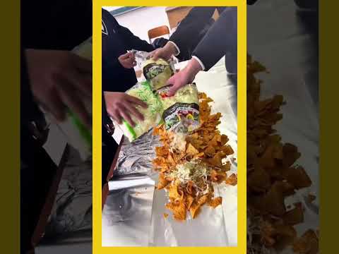 高校最後のお昼ご飯は皆でパーティー