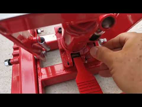 Unboxing Rothewald Hydraulik-Heber für Motorräder mit Doppelrohrrahmen.