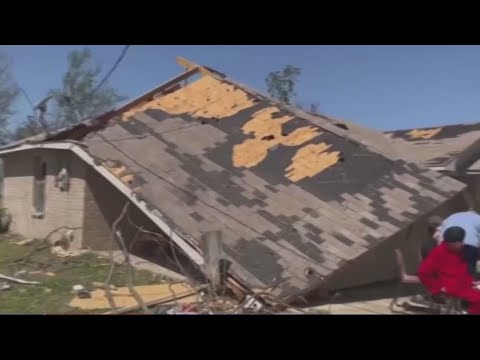 Deadly tornadoes batter Mississippi, at least 20 dead