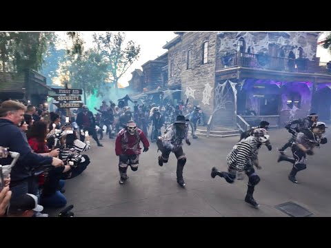 Knott’s Scary Farm opening Scaremony moment 2024 scare actor sliders!