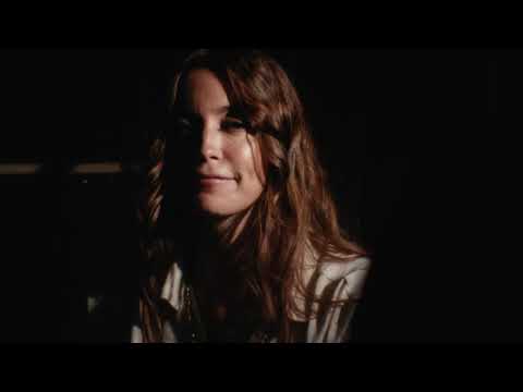 LP Giobbi - 'Feels Just Like It (feat. Caroline Byrne)' (Studio Performance Video)