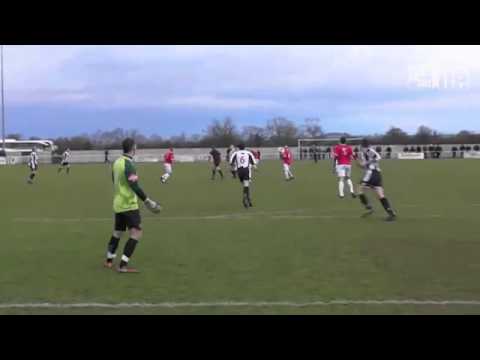 Hammer nach Rückpass - Torwart schießt 100 Meter-Tor - Fussball