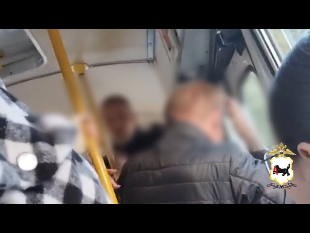 В Иркутске пассажиры автобуса подрались из-за шаурмы