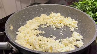 When I don't have time, I always make this delicious breakfast! ONLY 3 ingredients!