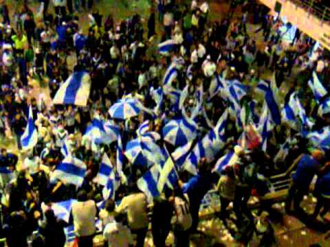 "PREVIA ANTES DEL PARTIDO VELEZ-PEÑAROL" Barra: La Pandilla de Liniers &bull; Club: Vélez Sarsfield