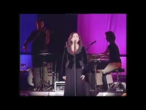 Video thumbnail for Εσύ με ξέρεις πιο πολύ - Live (Esi Me Xeris Pio Poli)
