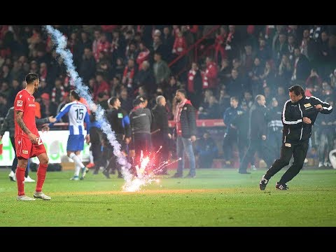 PYRO-PARTY: Raketen überschatten Berliner Derby