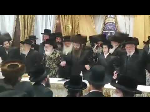 Viznitz (Merkaz) Rebbe Dancing At Sadigura Yerushalayim Bar Mitzvah