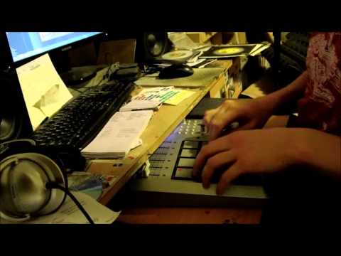 Cuth Makes a Beat on FL Studio With an Akai MPD 24 and £1 records.