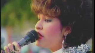 Selena Quintanilla - Dame Un Beso (Live 1987)