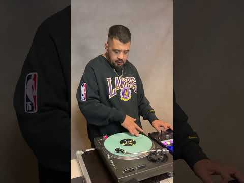 En sevdiğim oyuncaklarım… 96’dan beri… #turntablism #hiphop #scratching #westberlin #fuatergin