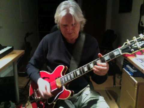 Pete Downes plays new tune on Gibson CS-356 through Roland Cube 20x