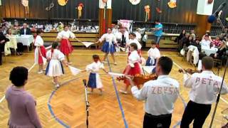 preview picture of video 'Fašank Traplice 2011 - ples - vystoupení dětí #3'