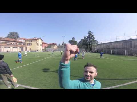 Mileti e la palombella da centrocampo.