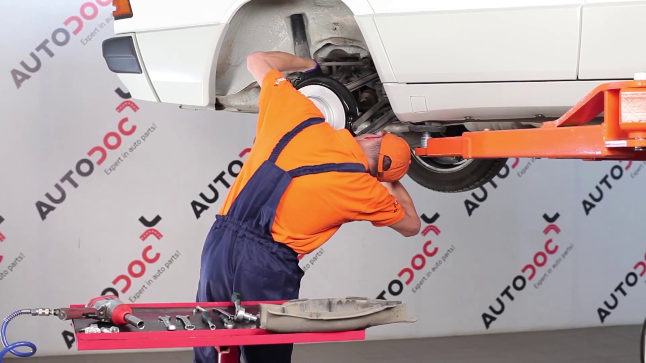 Byta stabilisatorstag bak på Mercedes W201 – utbytesguide