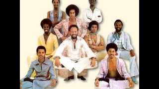 Earth Wind &amp; Fire - Love Across the Wire