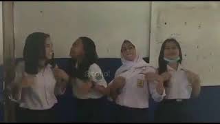 Download lagu Joget Viral Entah Apa Yg Merasukimu // Story WhatsApp Anak SMP mp3