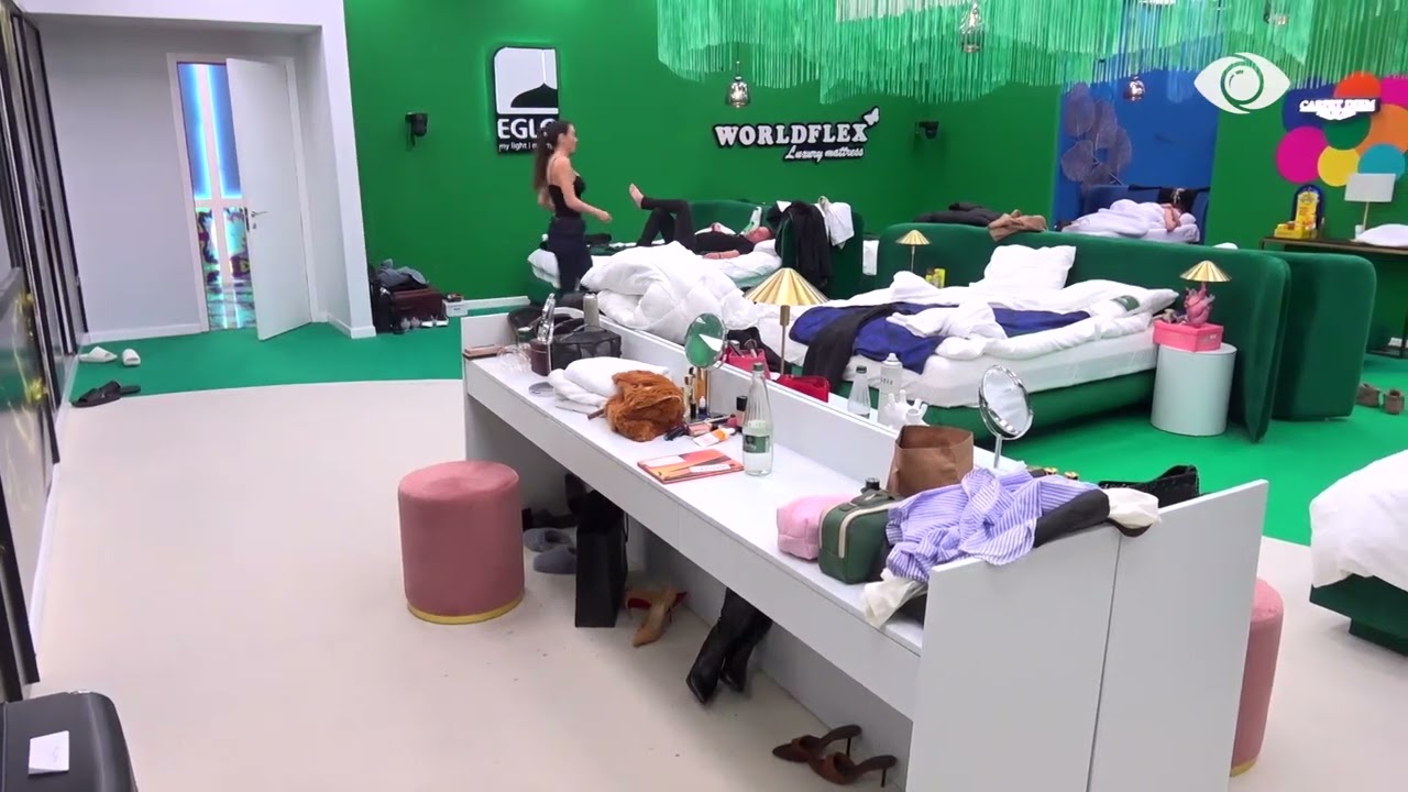 Ola u tregon banorëve sesi i gjeti paketat e Gjestit