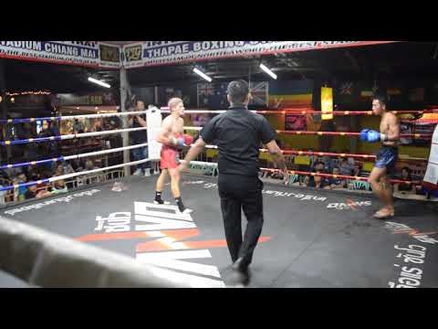 Muay Thai Fight - Thapae Stadium - 5th round KO - American VS Thai - March 2017