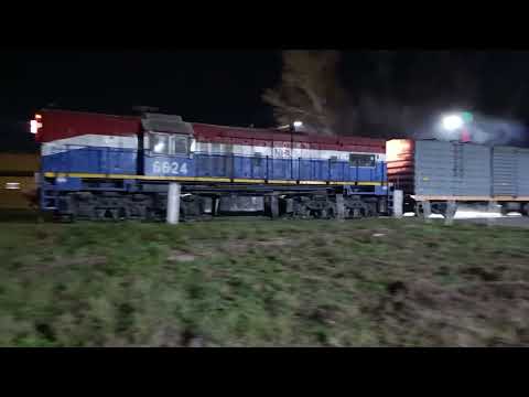 Gr- 12 (6624) con un Tren Vacío de N.C.A a su paso por "Beltrán" en plena madrugada 🚂🌃🇦🇷