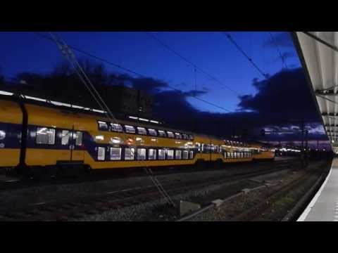 NS NID komt aan en vertrekt van station Gouda