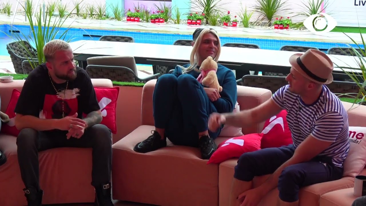 Kristi: Nuk do dal në atë mënyrë/ Luizi: Kush të hyri me zor në tualet?