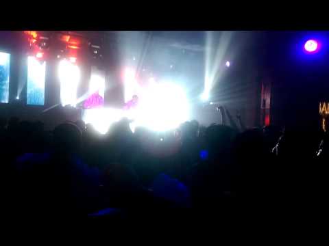 Manufactured Superstars - The Cube Guys and Barbara Tucker - I Wanna Dance with Somebody