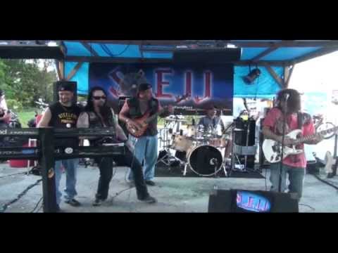 SLEJJ Performing 25 or 6 to 4 at Flossie's