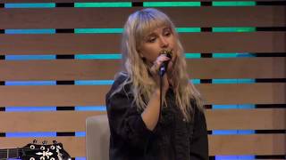 Paramore - Caught In The Middle [Live In The Sound Lounge]