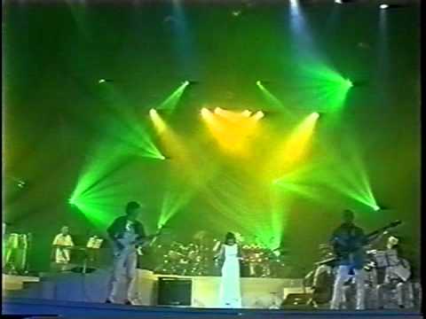 Thể hiện bởi Hồng Nhung