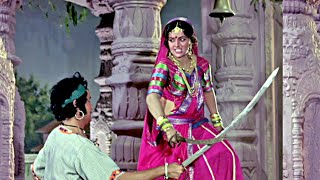 Snehlata Fights With Villain - Best Action Scene - Gujarati Movie Scene - Mehndi No Rang Movie