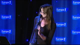 Carla Bruni chante "Si la photo est bonne", une reprise de Barbara