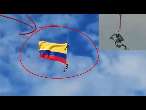 SOLDADOS CAEN DESDE HELICÓPTERO EN DESFILE DE SILLETEROS MEDELLÍN