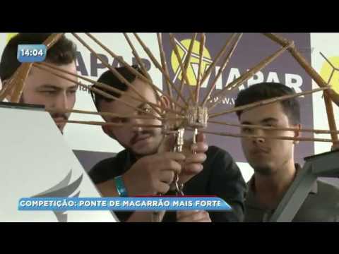 Estudantes de engenharia participam de competição de "pontes de macarrão"